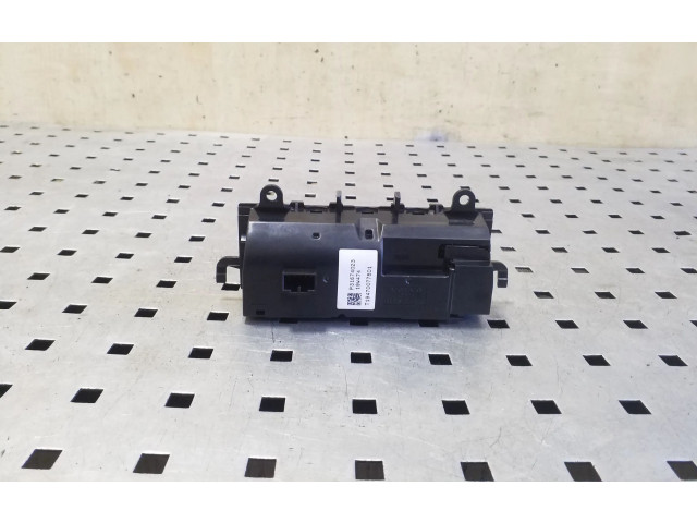 Блок управления климат-контролем 31674023   Volvo XC90