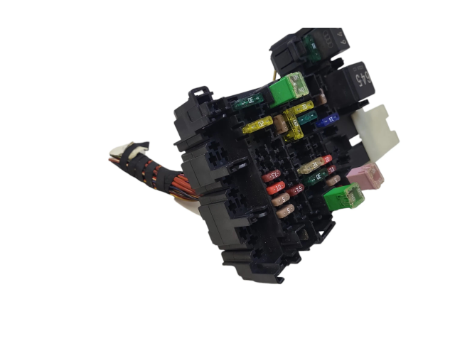 Блок предохранителей 5Q0937615C Skoda Superb B8 (3V)