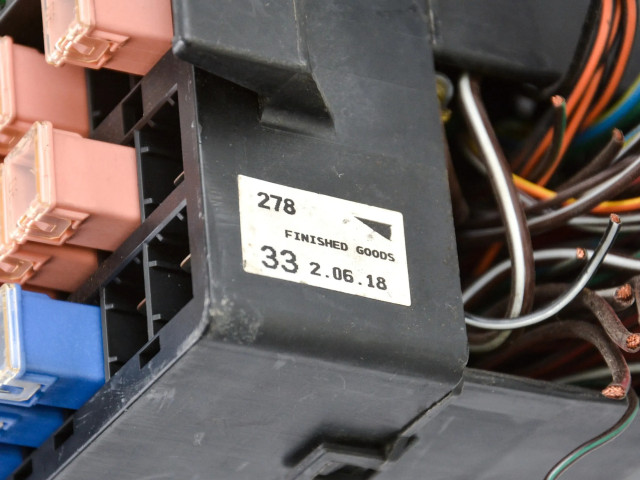 Блок предохранителей 2R8T14A067CA, 2R8T-14A067-CA Jaguar S-Type