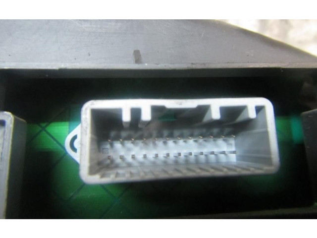 Панель приборов 8201060310   Renault Clio III       