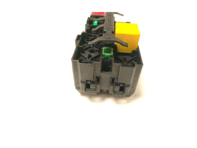 Блок предохранителей 9806192580 Citroen C3 Aircross