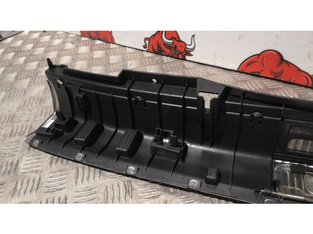 Отделка порога багажника