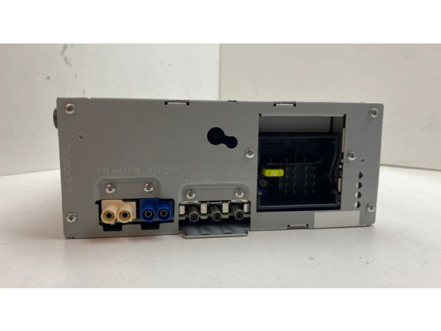 Радио/ проигрыватель CD/DVD / навигация