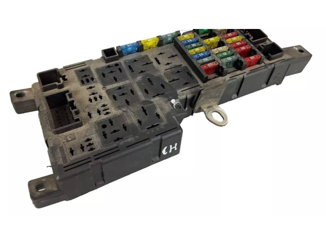 Блок предохранителей  30728008   Volvo XC90    