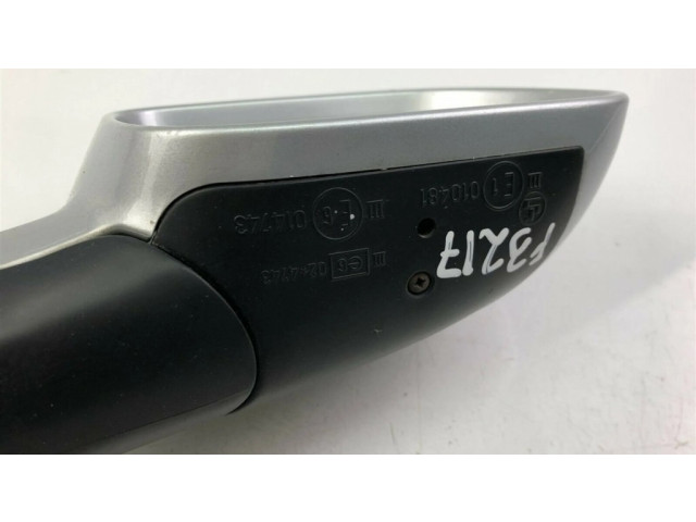 Боковое стекло в середине кузова