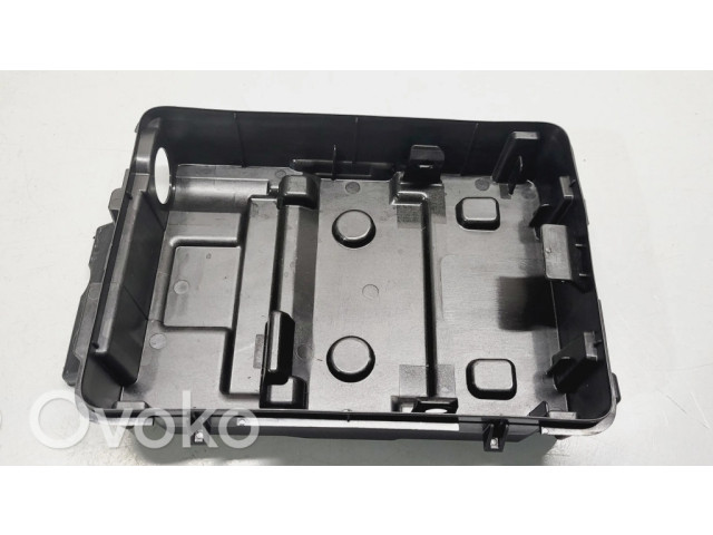 Другая деталь отсека двигателя