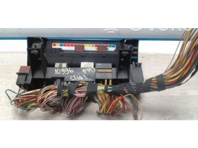 Блок предохранителей     Renault Clio I    