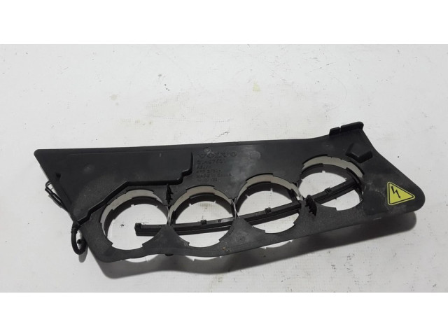 Другая деталь отсека двигателя