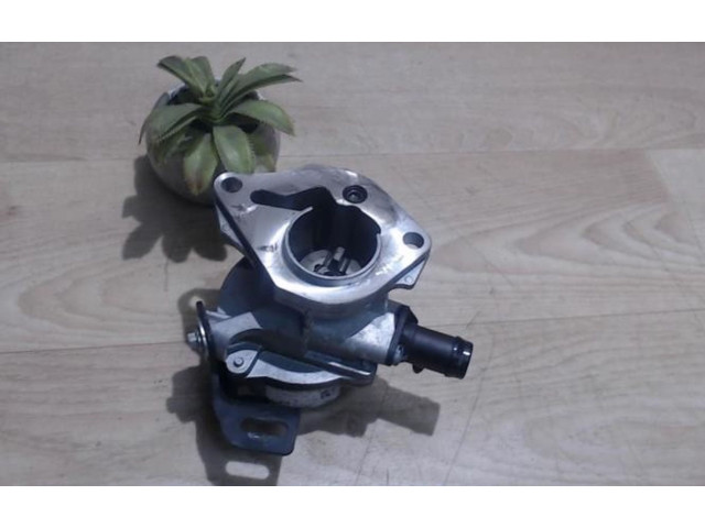 Вакуумный насос       Renault Clio III  2005 - 2012 года   