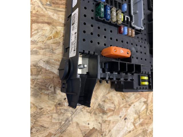 Блок предохранителей 30728512, 05W195   Volvo S60    