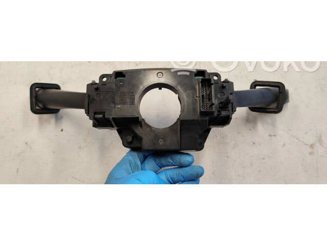 Ручка стеклоочистителей 8666599   Volvo V70