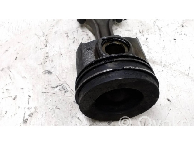 Píst Ford Mondeo MK V pro naftový motor 2.0 FC61977 1361