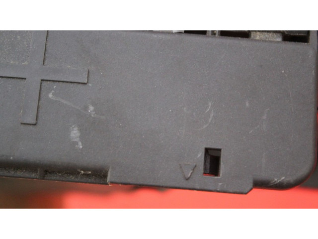 Блок предохранителей 30728132, 30728132 Volvo V70