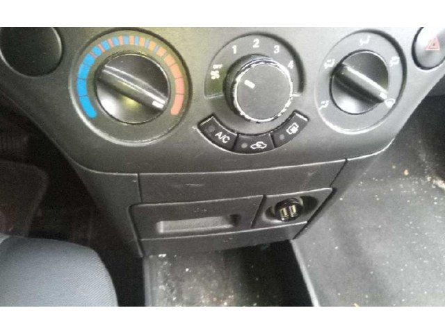 Блок управления климат-контролем    Chevrolet Astra