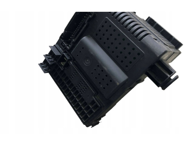 Блок предохранителей 30728542, 30728542 Volvo S80