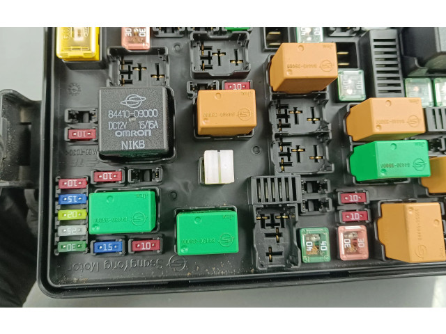 Блок предохранителей  8238038210   SsangYong Musso    