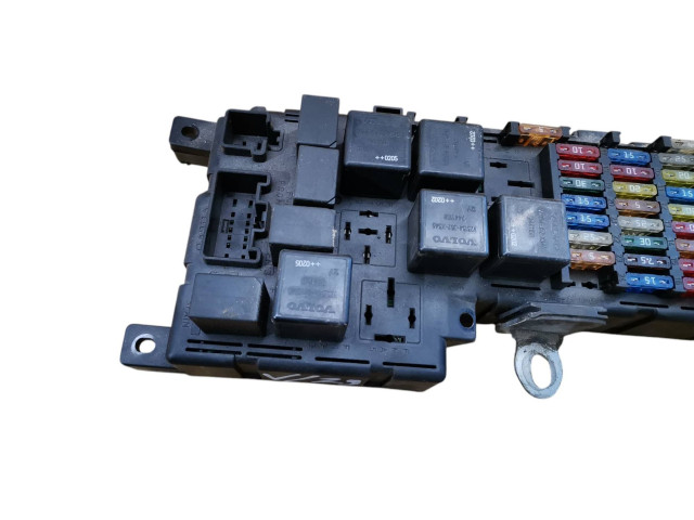 Блок предохранителей 8637841, 518717004 Volvo S60