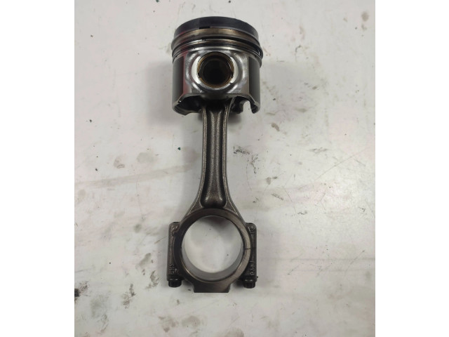  Поршень с шатуном  038J  Volkswagen PASSAT B6  