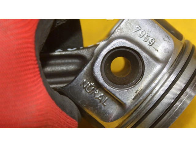 Поршень с шатуном Skoda Fabia Mk1 (6Y)