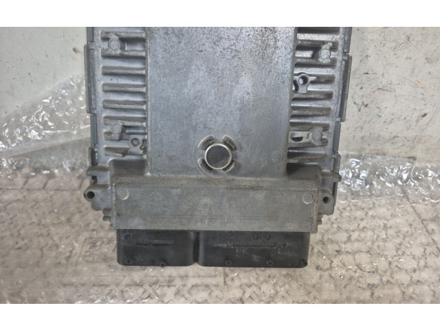 Блок управления двигателя 03F906070KG Skoda Fabia Mk2 (5J)