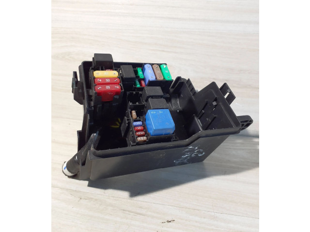 Блок предохранителей 243805284R   Dacia Spring    