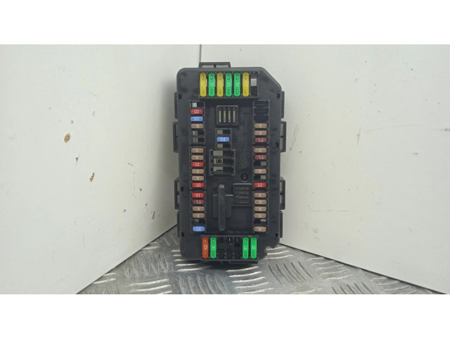 Pojistková skříňka 9389068 BMW 4 F36 Gran coupe 2016