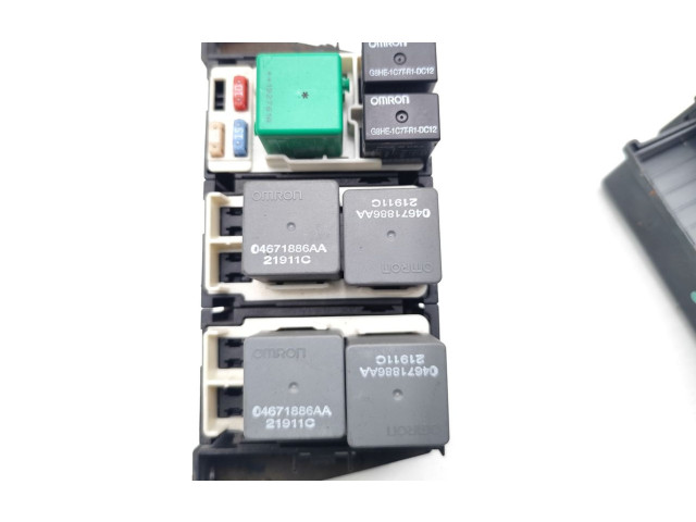 Блок предохранителей 04671886AA   Jeep Grand Cherokee    