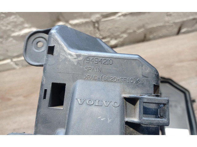 Блок предохранителей 9494210, 9494211 Volvo S60