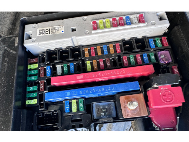 Ящик предохранителей (комплект) 8264448020, 63586093 Lexus RX 450H