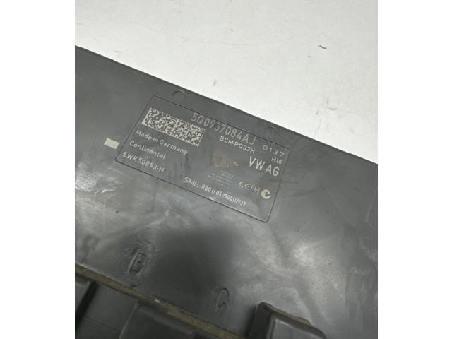 Блок комфорта 5Q0937084AJ Skoda Octavia Mk3 (5E)