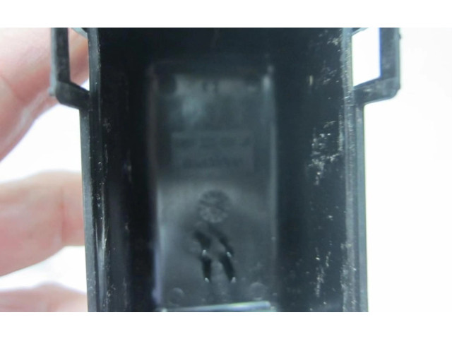 Блок предохранителей 8200222933, 8200222933   Renault Clio III    