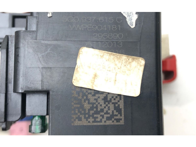 Блок предохранителей  5Q0937615C   Volkswagen Golf VII    