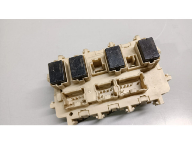 Крышка блока предохранителей 243504EB0A   Nissan Qashqai    