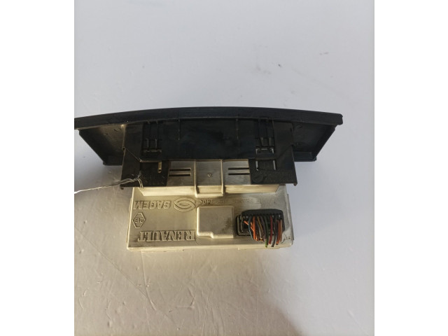 Дисплей       Renault Trafic II (X83)