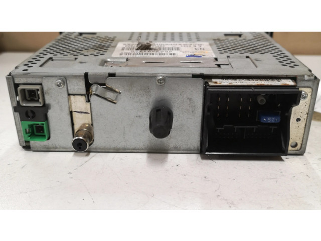 Радио/ проигрыватель CD/DVD / навигация