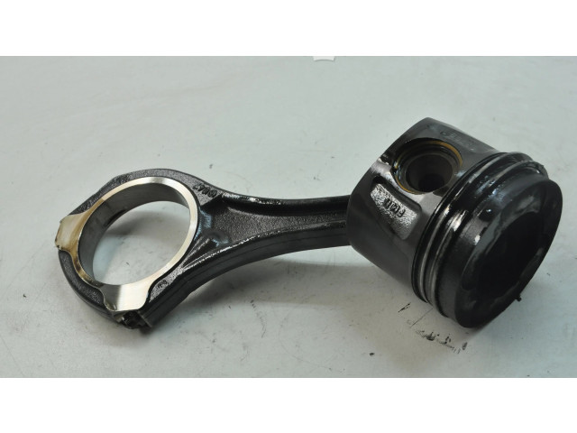 Поршень OM 642.861 6423882 Mercedes-Benz S C217