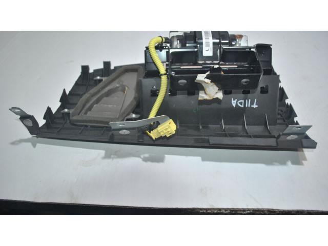 Подушка безопасности водителя    Nissan Tiida C11