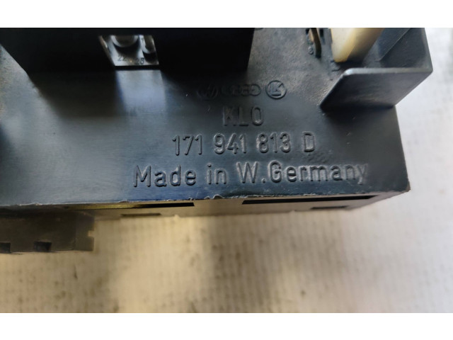 Pojistková skříňka 171941813D Volkswagen PASSAT B3 1991