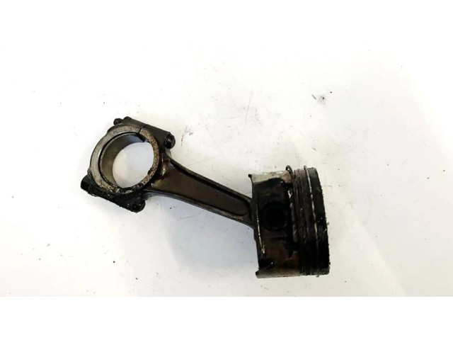 Píst    Citroen C3 Picasso  pro benzínový motor 1.6  