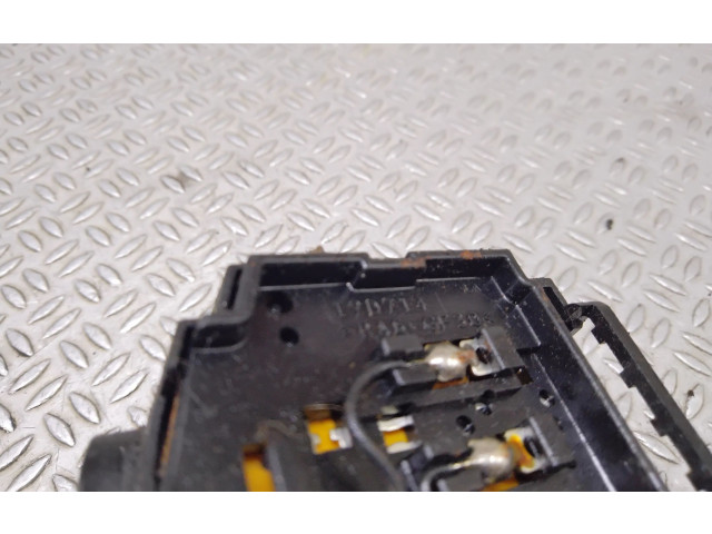 Включатель скорости стеклоочистителей 17D714 Mitsubishi Grandis