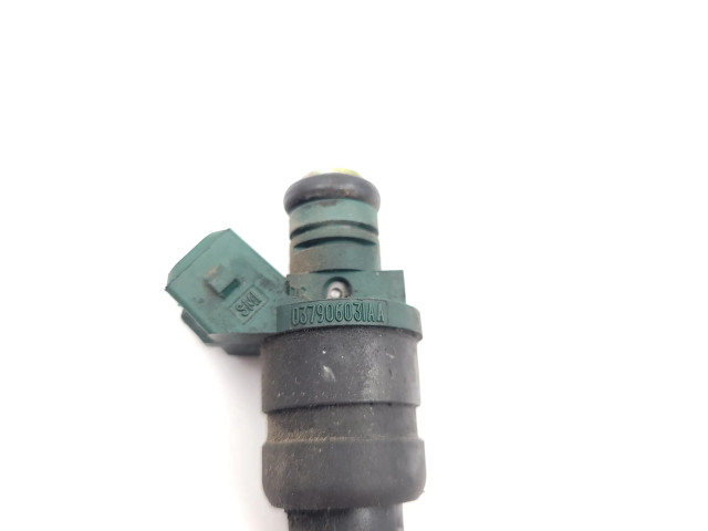 Vstřikovač 037906031AA Seat Toledo II (1M) pro benzínový motor 1.6 AKL 1.6