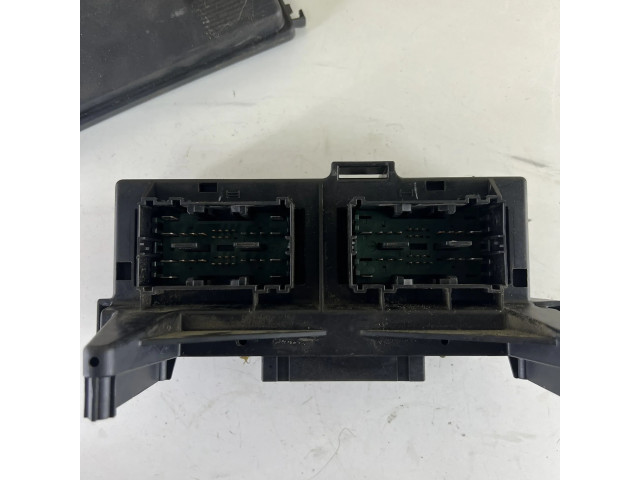 Блок предохранителей 04692087AB Jeep Grand Cherokee (WK)