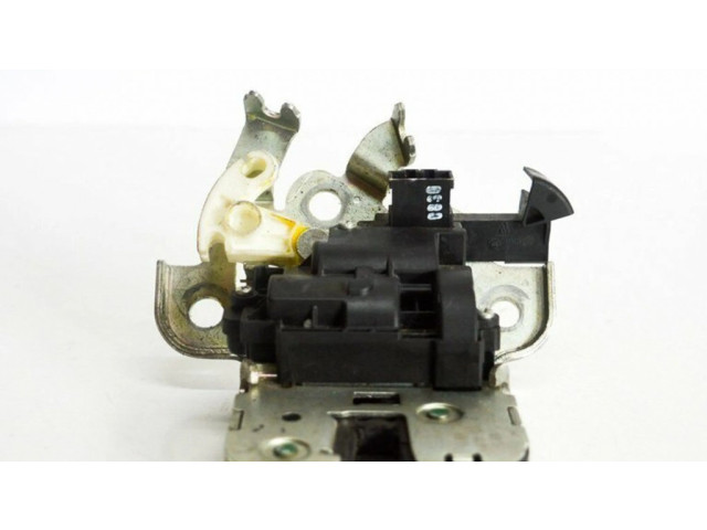 Замок задней крышки