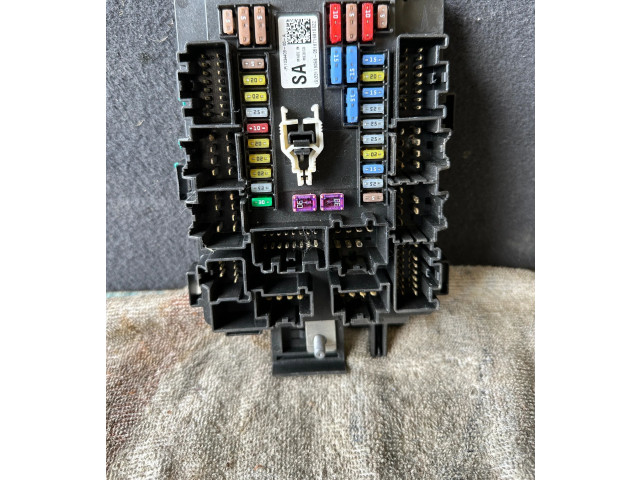 Блок предохранителей 103440900A, 33119058 Tesla Model S