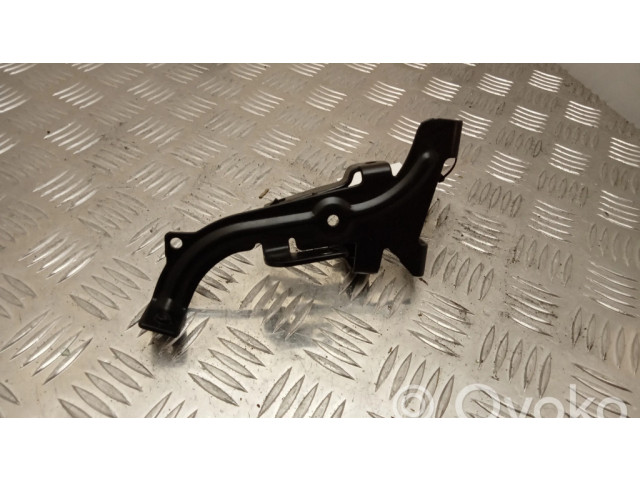 Другая деталь отсека двигателя