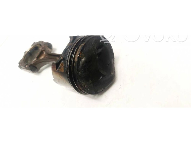 Поршень с шатуном Mitsubishi Carisma для бензинового двигателя 1.8