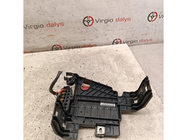 Блок предохранителей 6R0937550A   Skoda Citigo    