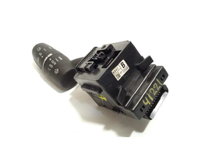 Ручка стеклоочистителей KD4717F899 Mazda 3 III