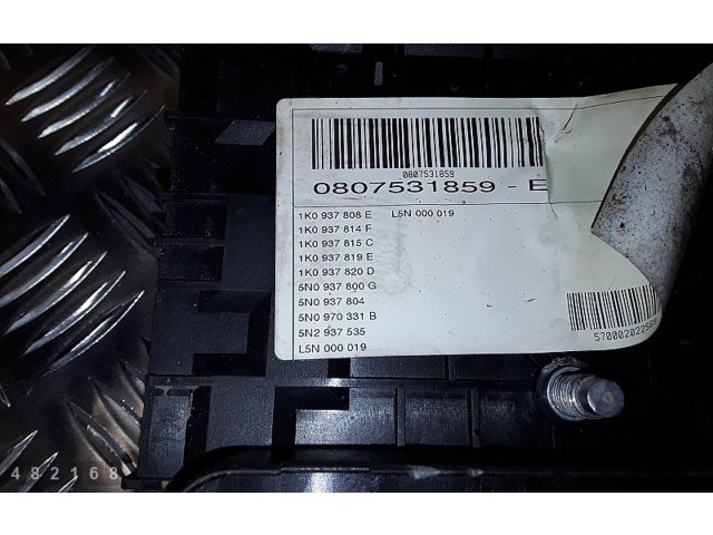   Pojistková skříňka 1K0937808E   Volkswagen Tiguan 2008