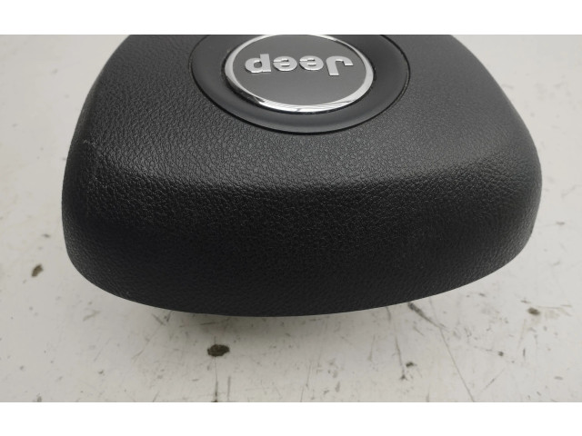 Подушка безопасности водителя 0589P1000410 Jeep Cherokee